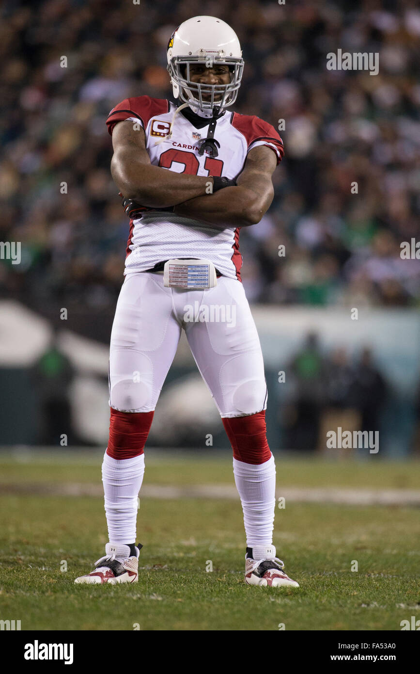 Philadelphia, Pennsylvania, USA. 20th Dec, 2015. Arizona Cardinals cornerback Patrick Peterson (21) reacts to the fans during the NFL game between the Arizona Cardinals and the Philadelphia Eagles at Lincoln Financial Field in Philadelphia, Pennsylvania. The Arizona Cardinals won 40-17. The Arizona Cardinals clinch the NFC West Division. Christopher Szagola/CSM/Alamy Live News Stock Photo