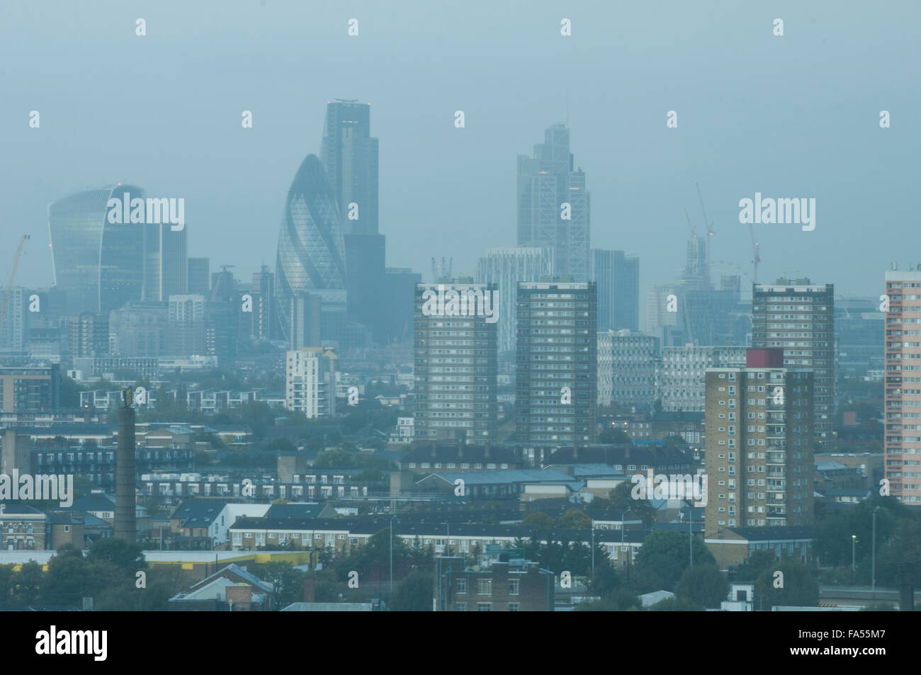 Early morning over Canary Wharf, London, E14. October 2014. PHILLIP ROBERTS Stock Photo