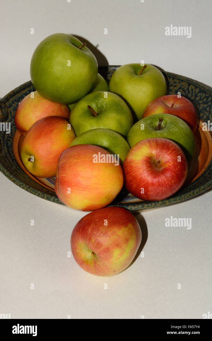 Fuji apples and Granny Smith apples on ceramic plate Stock Photo Alamy