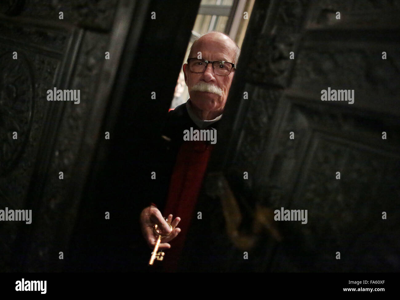 Supervisory staffer Wolfgang Volk locks the main portal of the cathedral in Cologne, Germany, late 07 December 2015. Photo: OLIVER BERG/dpa Stock Photo