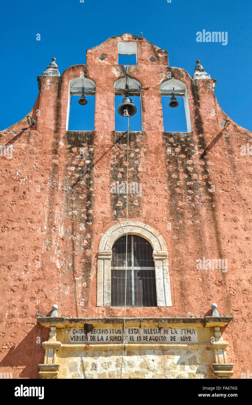 Iglesia de la Santisima Virgen de la Asuncion, Built late 16th Century, Temozon, Yucation, Mexico Stock Photo