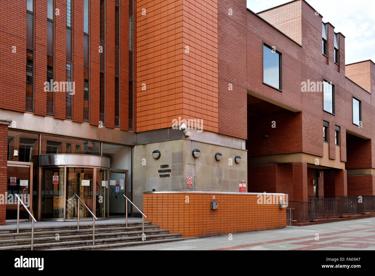 Entrance for Leeds Combined Court Centre building with ...