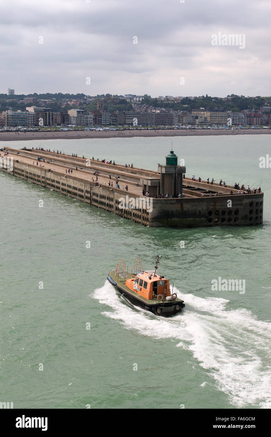 Harbour pilot boat hi-res stock photography and images - Alamy