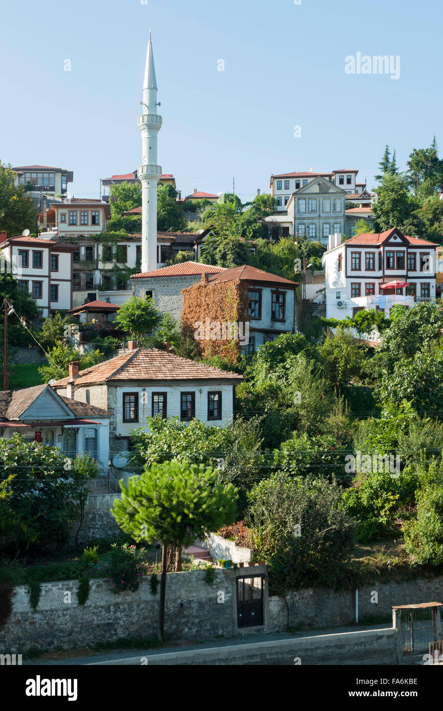 Türkei, östliche Schwarzmeeküste, Akcaabat, Blick auf die Altstdadt mit den historischen Konaks. Die Stadt, die direkt am Schwar Stock Photo