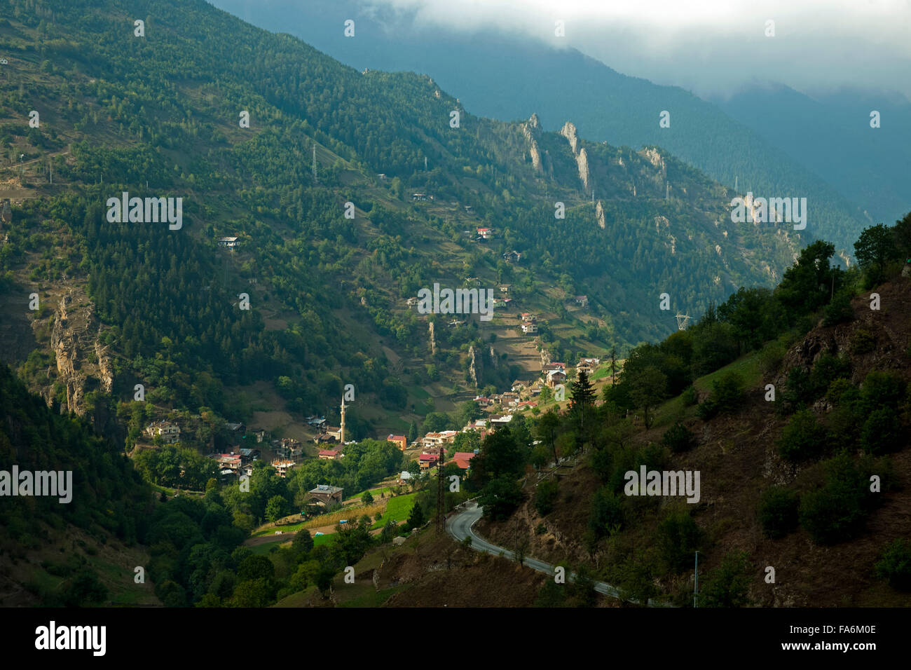 Türkei, östliche Schwarzmeeküste, Provinz Trabzon, Landschaft an der D915 bei Caykara im Pontischen Gebirge Stock Photo