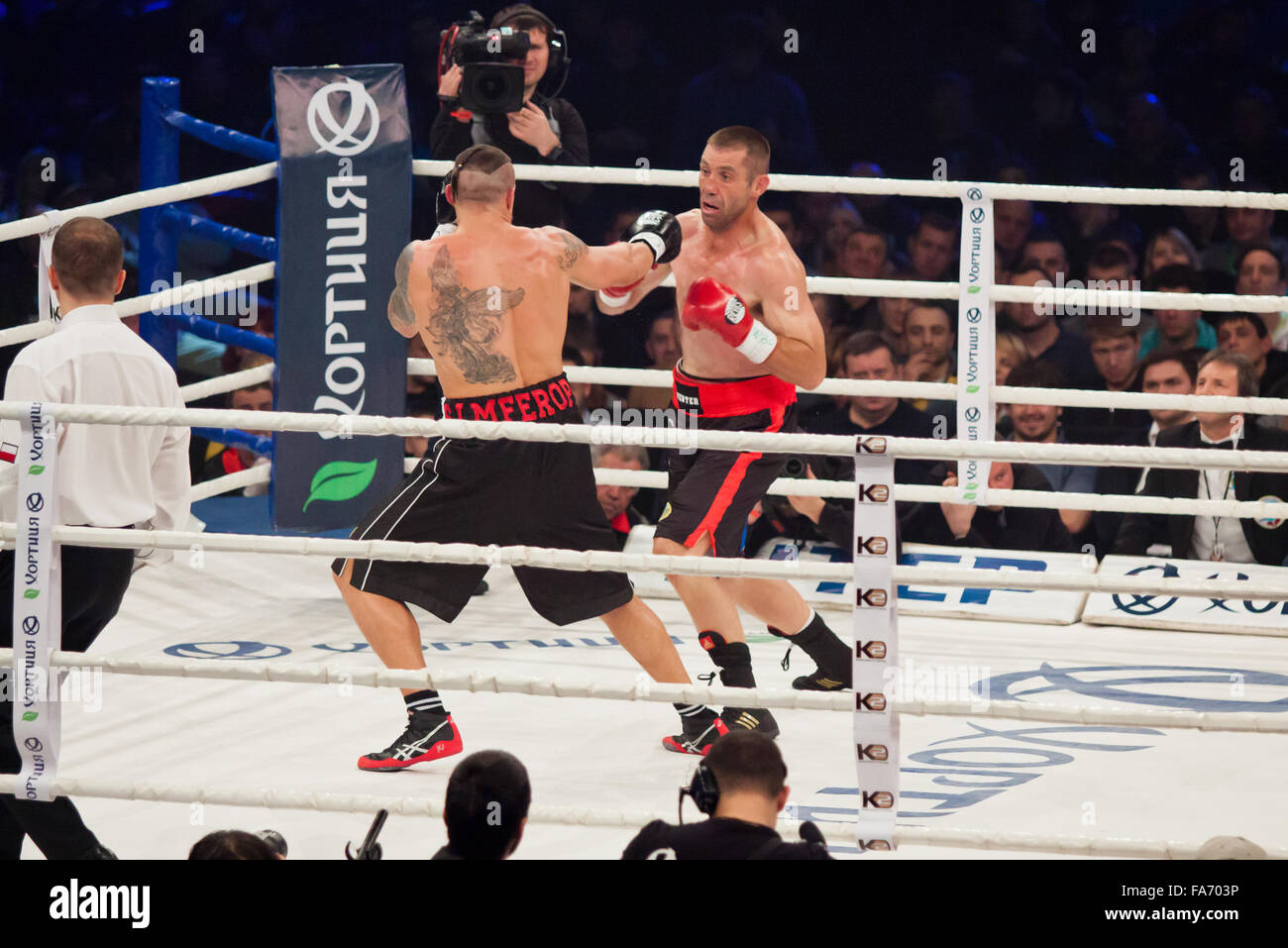 Boxing Ring Audience High Resolution Stock Photography and Images - Alamy