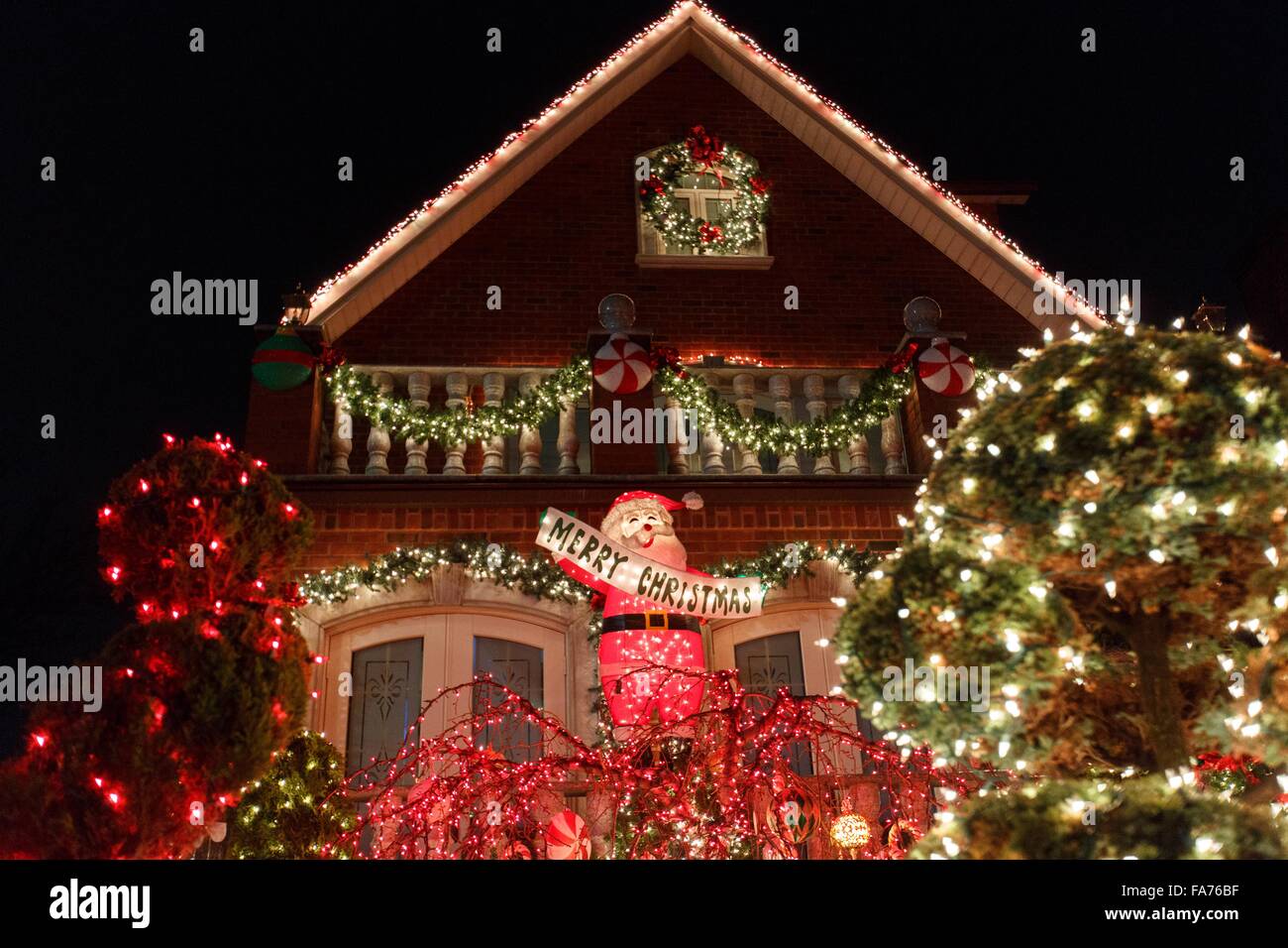 New York New York Usa 22nd Dec 2015 Christmas Decorators And