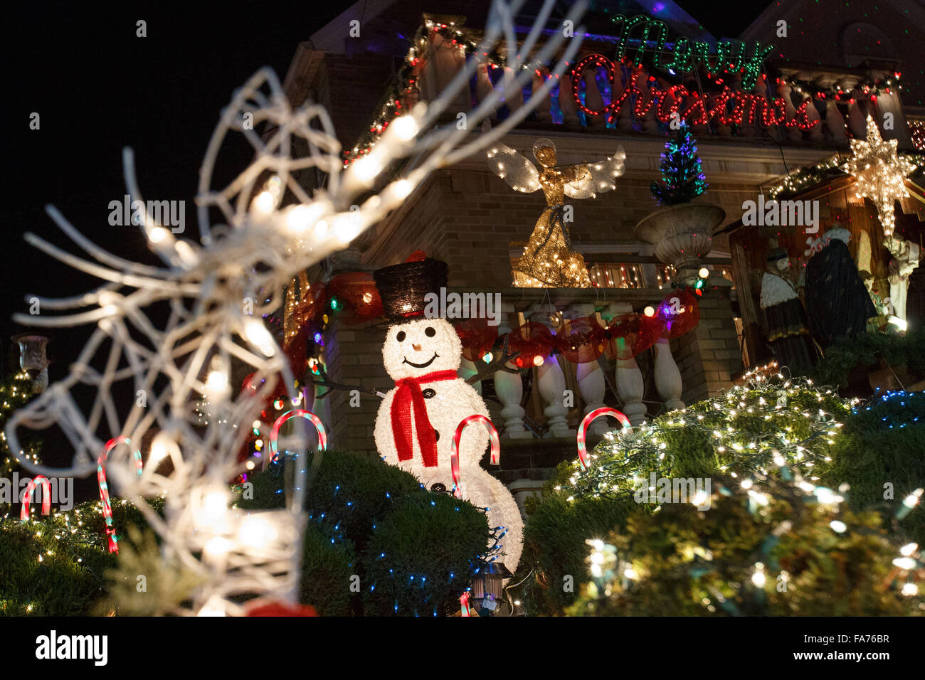 New York New York Usa 22nd Dec 2015 Christmas Decorators And