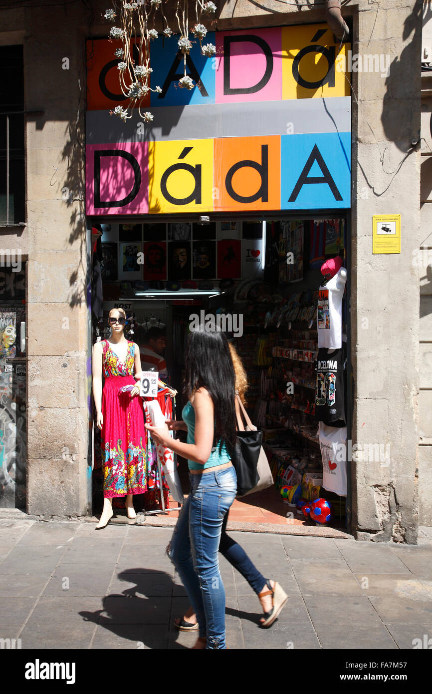 Barcelona shop shopping tourists spain hi-res stock photography and images  - Alamy