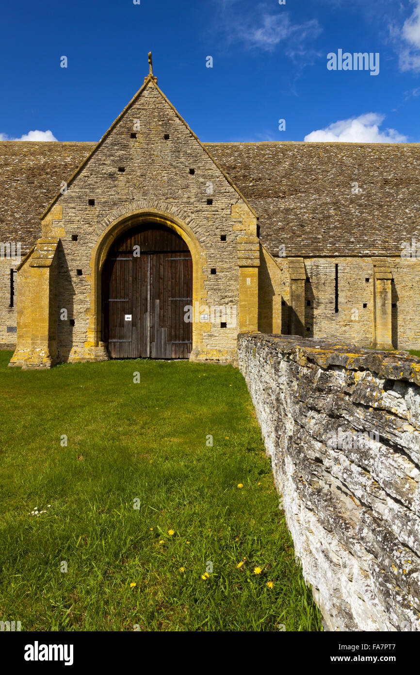 Middle littleton tithe barn hires stock photography and images Alamy