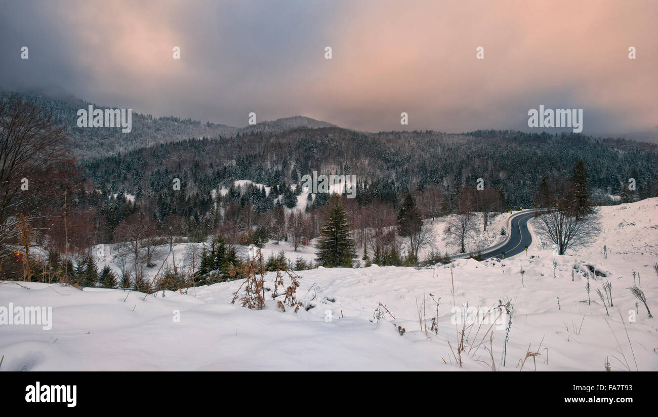 Snowy village scene featuring hi-res stock photography and images - Alamy