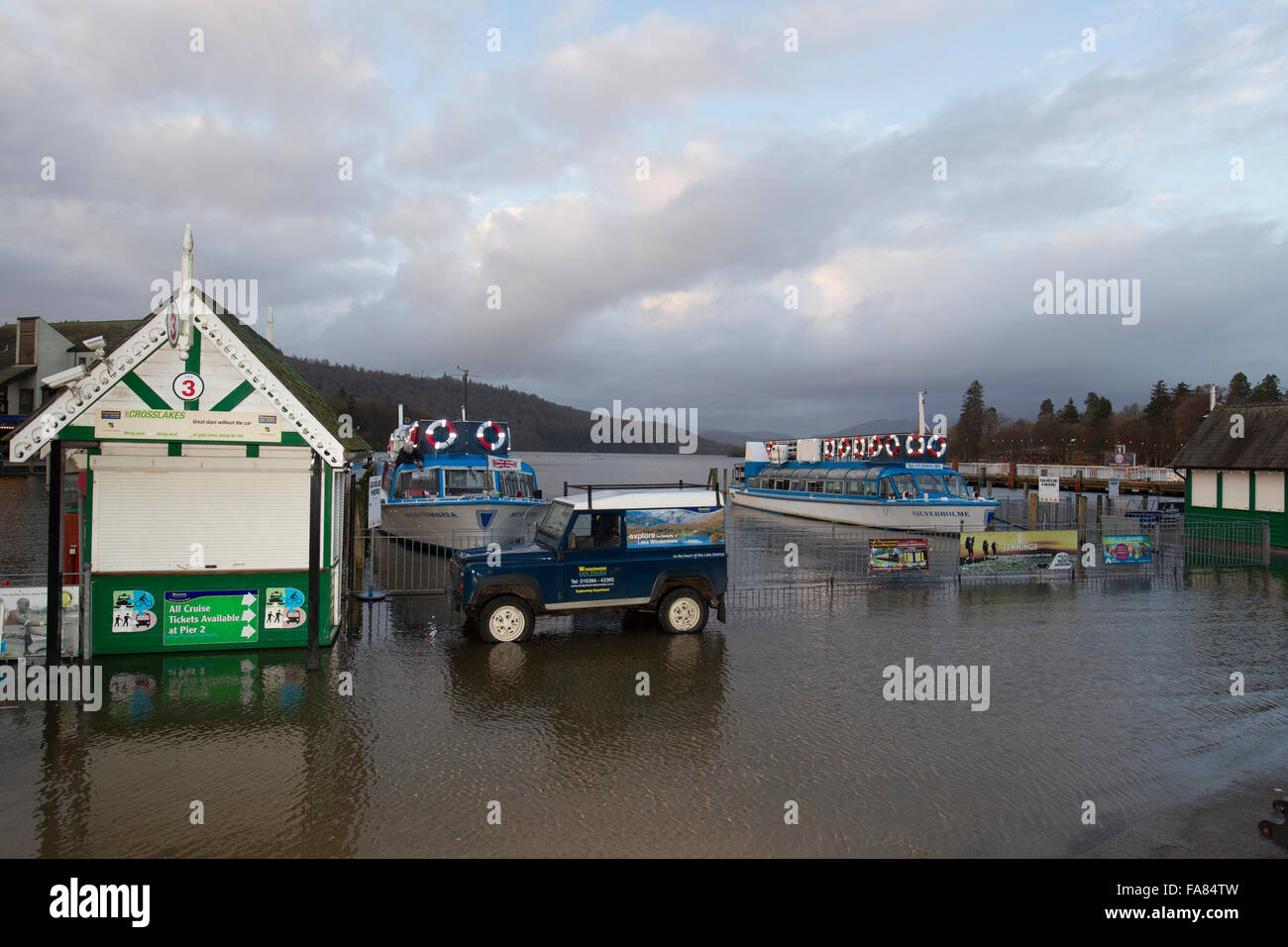 Lake Windermere, Cumbria, UK. 23rd December, 2015. Cumbria open for business .Bowness Bay front - Flood water going down Dry day before forcasted heavy rain on Christmas Day     Credit:  Gordon Shoosmith/Alamy Live News Stock Photo