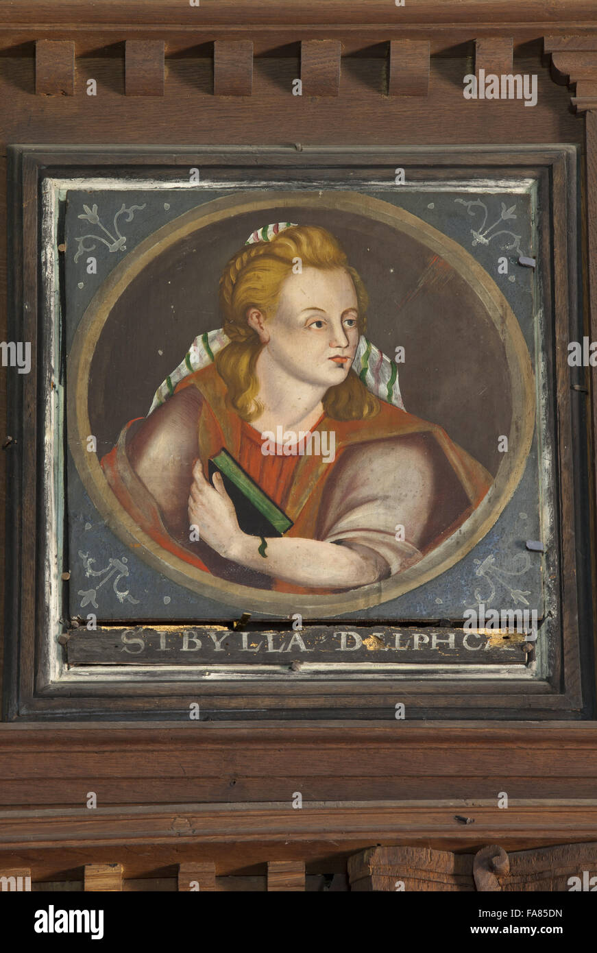 THE DELPHIC SIBYL, British (English) School, oil painting on panel at Chastleton House, Oxfordshire. This painting is one of 24 inset roundels in the frieze of the Great Chamber, which represent the twelve Old Testament prophets and their pagan and female Stock Photo