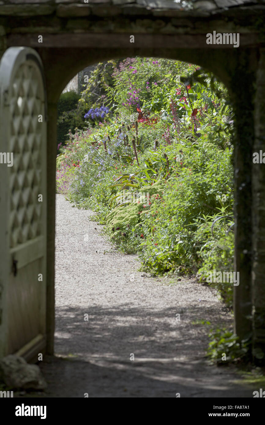 Arched door open garden hi-res stock photography and images - Alamy