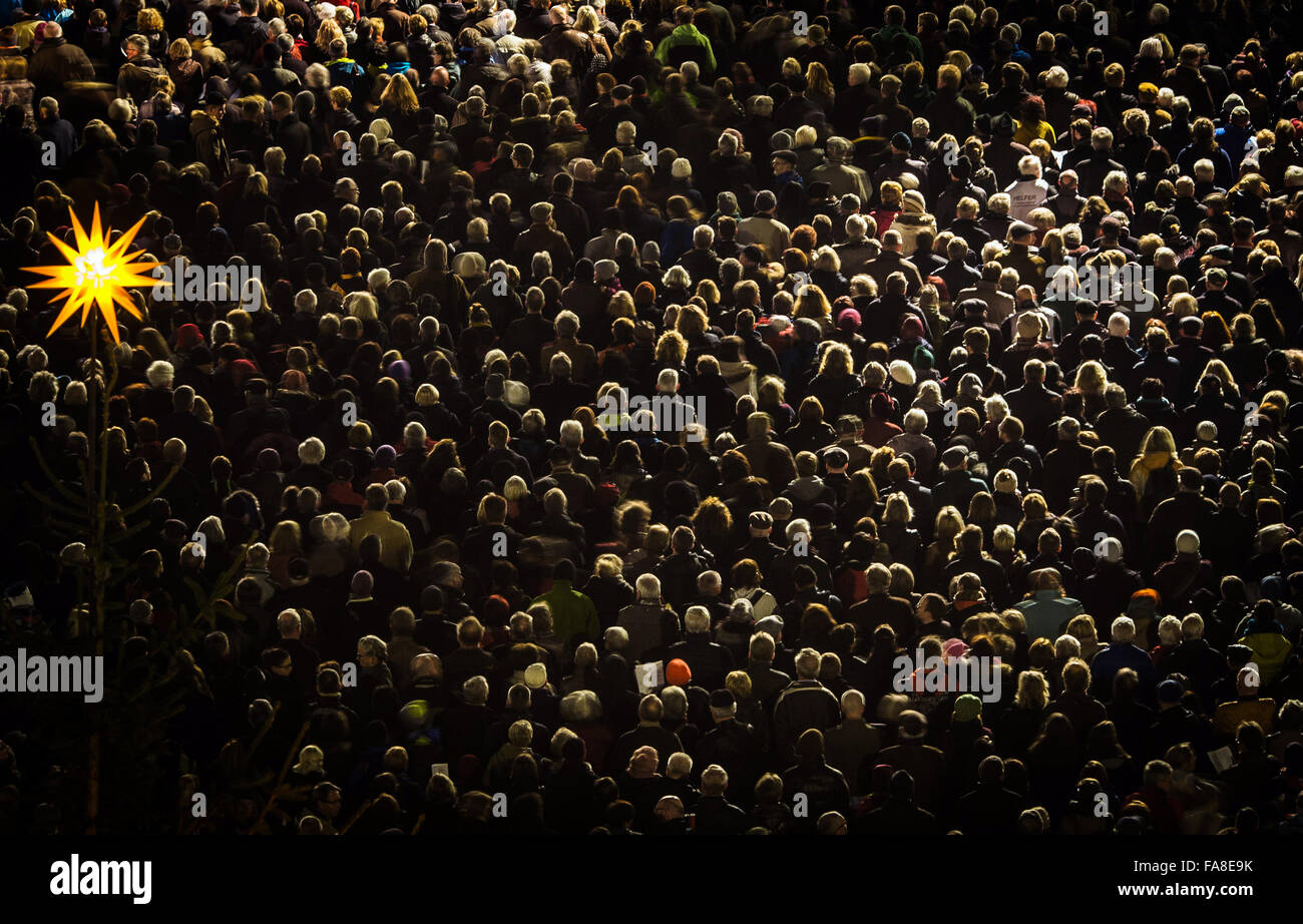 Dresden, Germany. 23rd December, 2015. Thousands of visitors attend the
