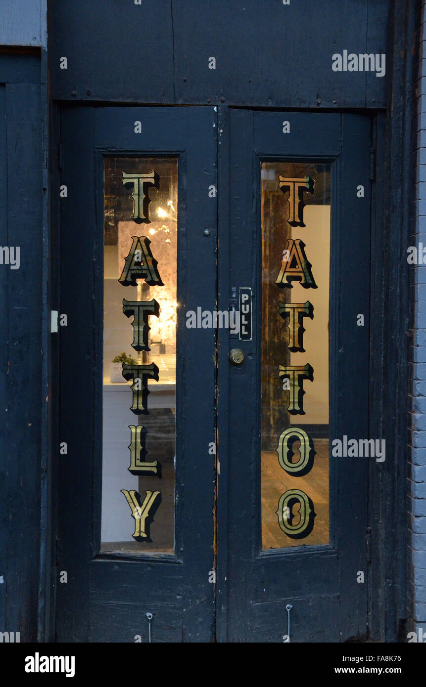 tattly fake tattoo parlor brooklyn Stock Photo Alamy