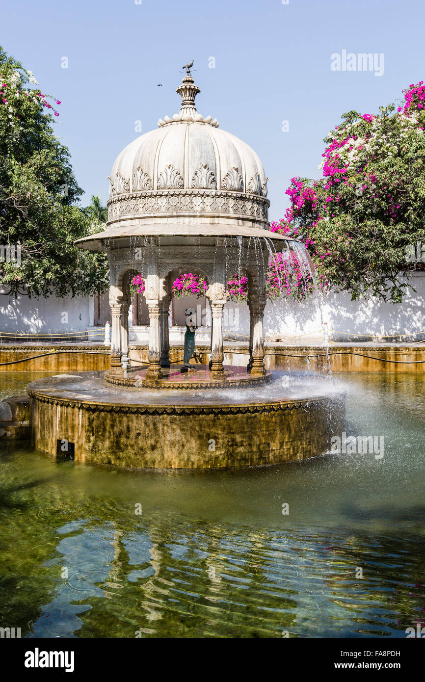 A view of the Courtyard of the Maidens (Saheliyon-ki-Bari) in Usaipur ...