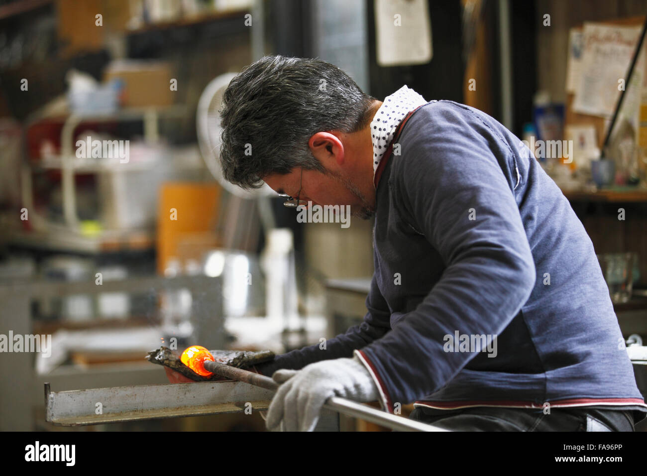 Japanese glass artisan working in the studio Stock Photo