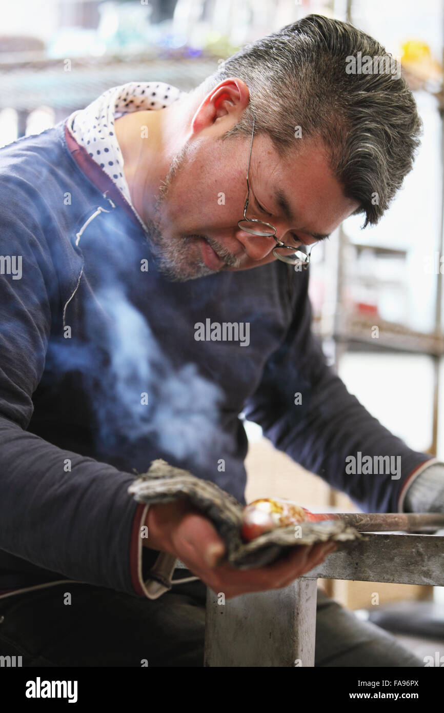 Japanese glass artisan working in the studio Stock Photo