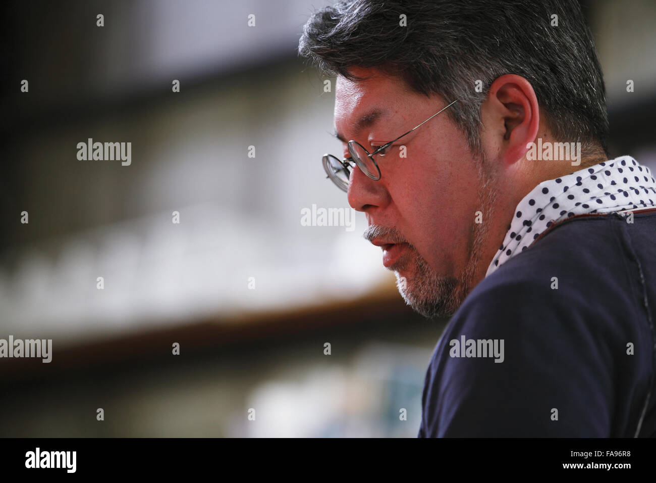 Japanese glass artisan working in the studio Stock Photo