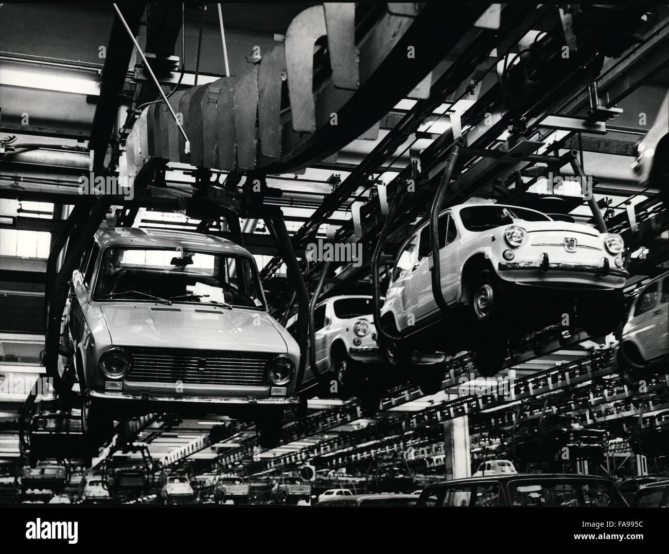 1972 - Fiat ''Microfiori'' Complex, Turin : Overhead Conveyors moving along models 124 and 600. © Keystone Pictures USA/ZUMAPRESS.com/Alamy Live News Stock Photo