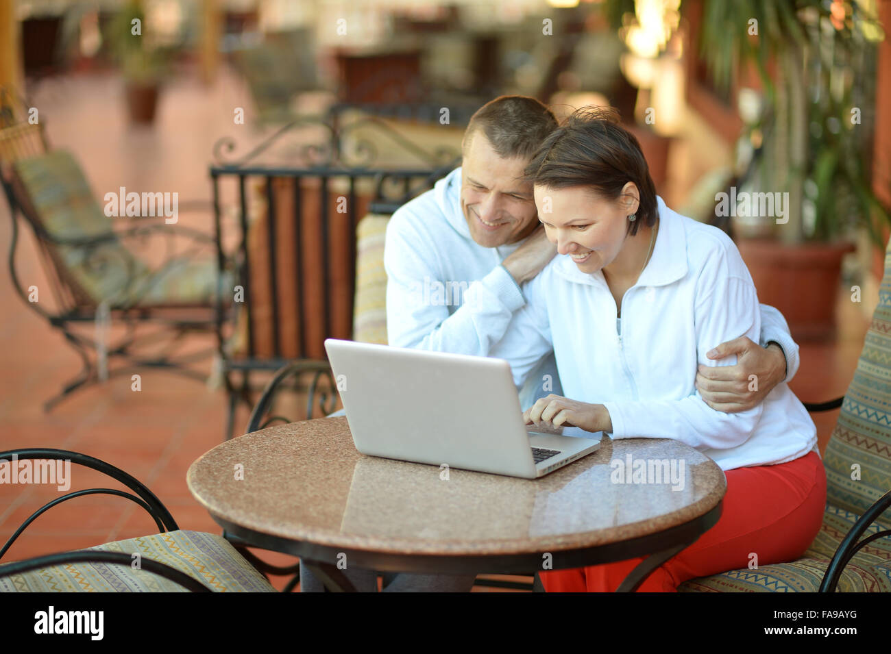Happy couple with laptop Stock Photo - Alamy