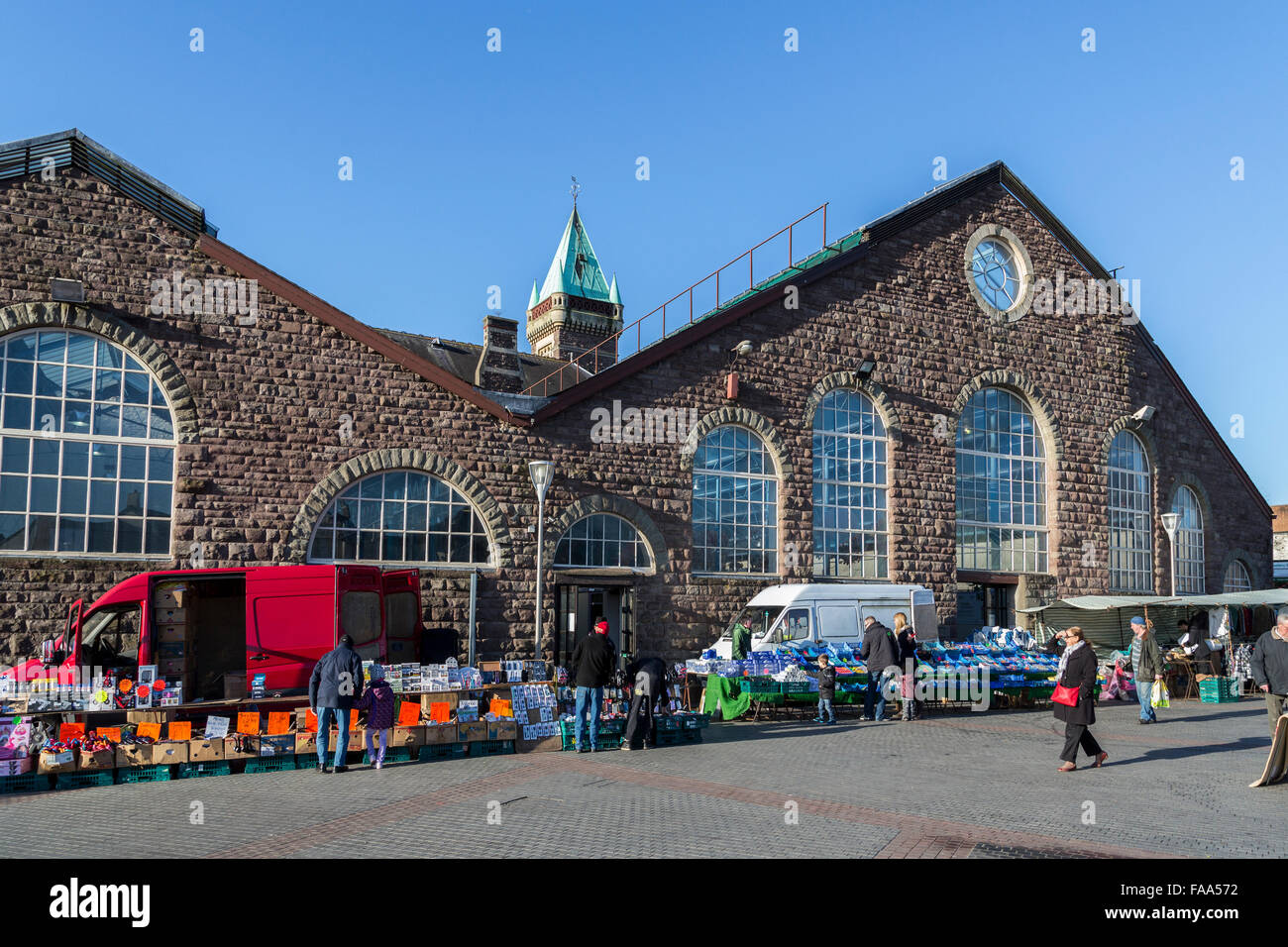 Traders selling from vans outside the market hall on market day, Abergavenny, Wales, UK Stock Photo