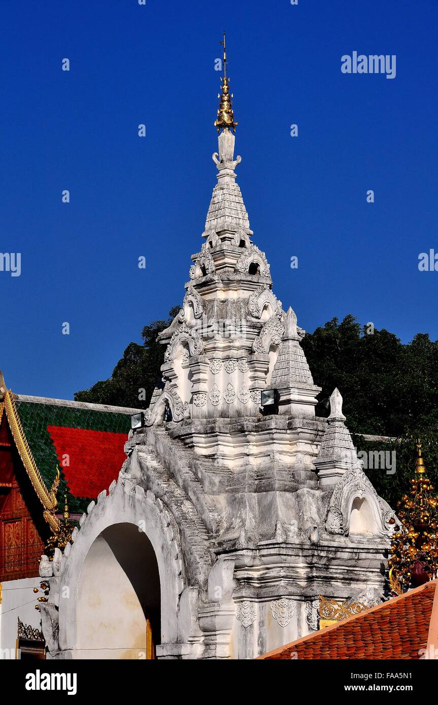 White entrance gate hi-res stock photography and images - Alamy