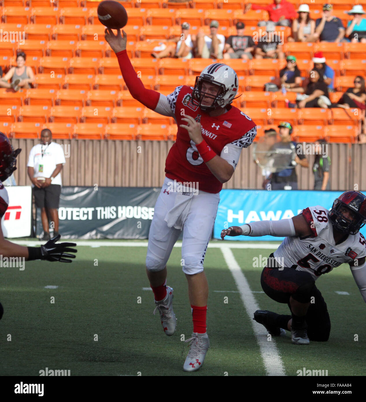 Honolulu, HI, USA. 24th Dec, 2015. Cincinnati Bearcats quarterback