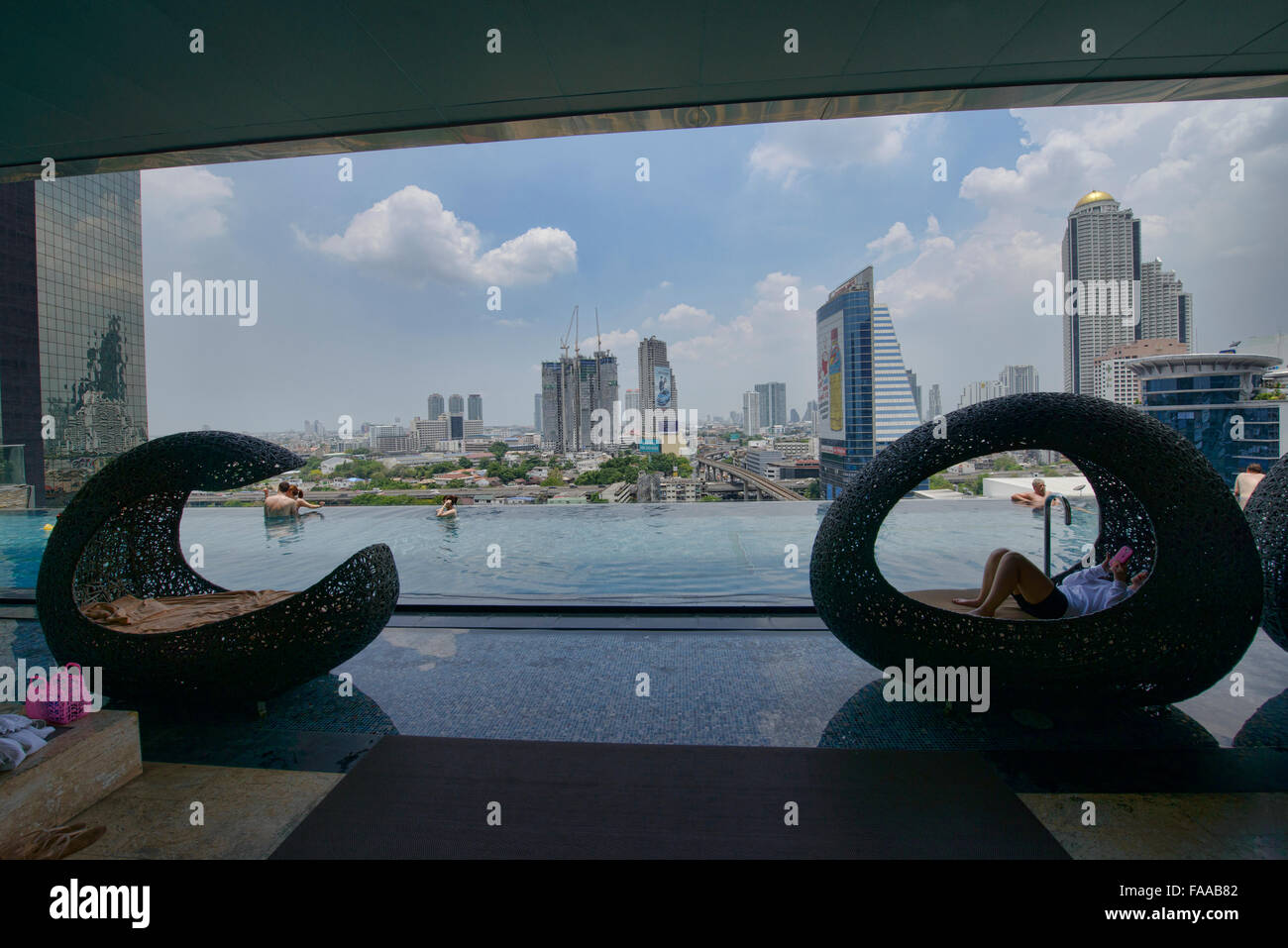 Bangkok hotel swimming pool hi-res stock photography and images - Alamy
