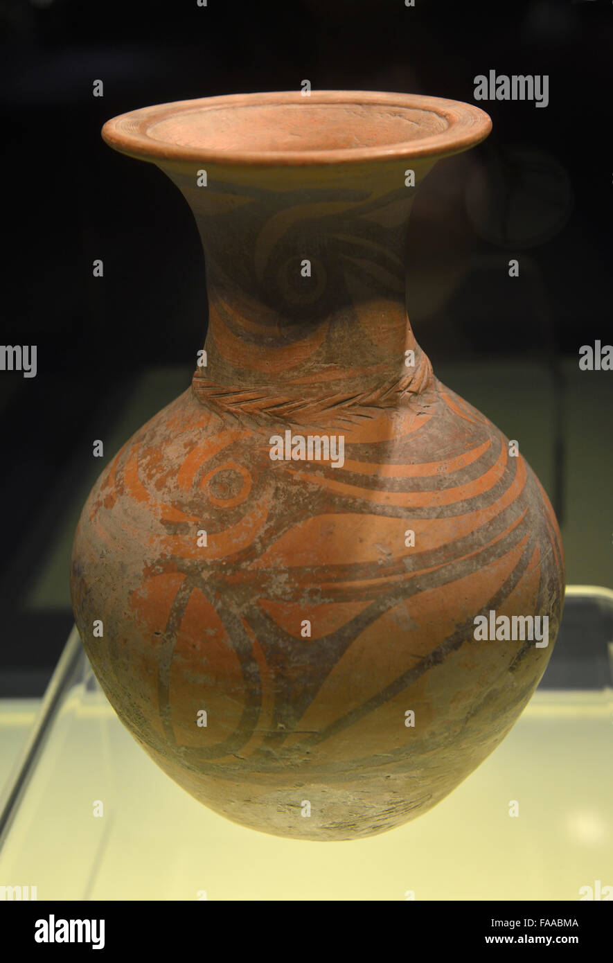 Painted Pottery Pot With Bird Pattern. Shilingxia Type of Majiayao Culture, ca. 3800 B.C. Stock Photo