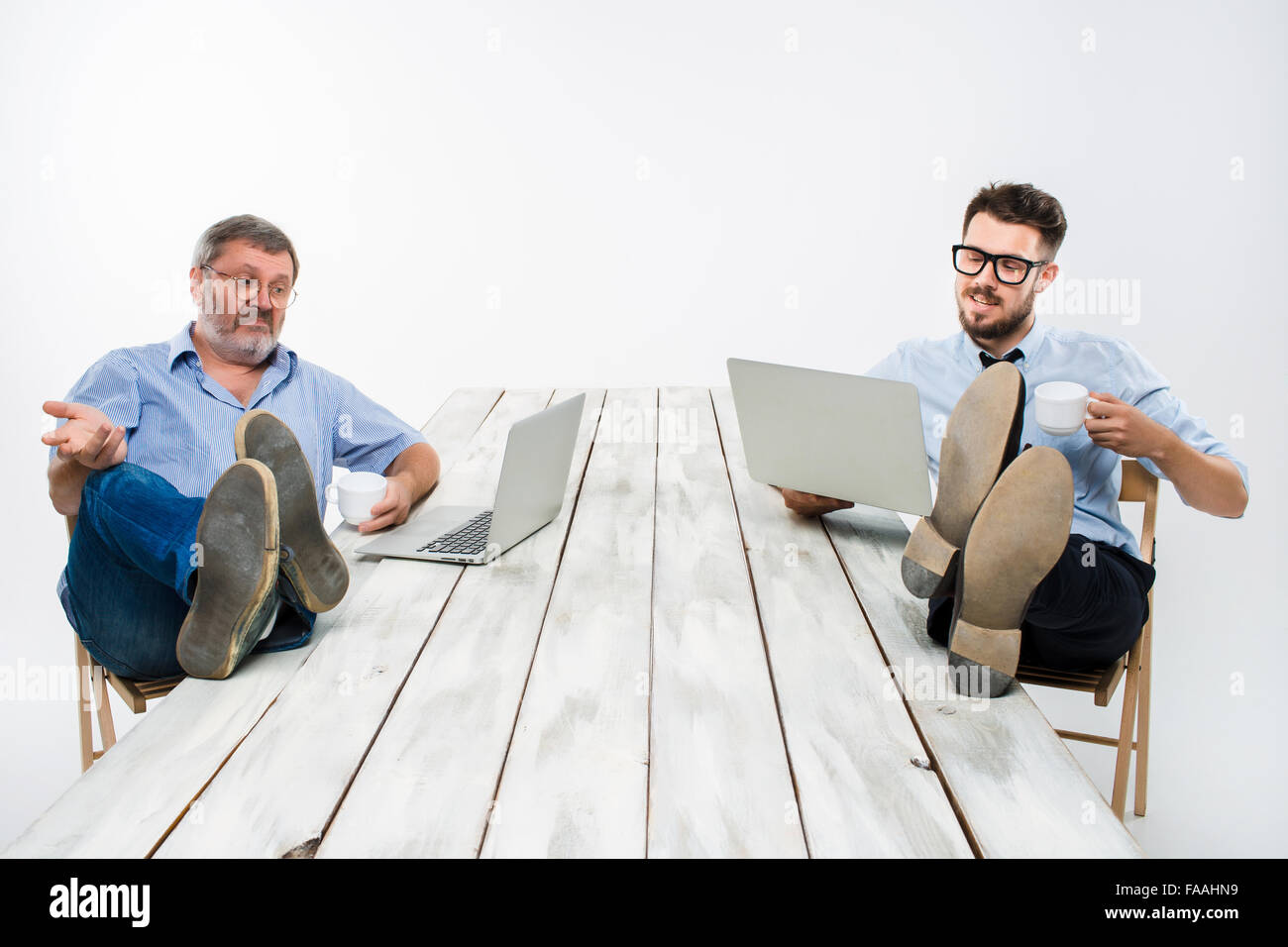 Man sitting desk feet up hi-res stock photography and images - Alamy