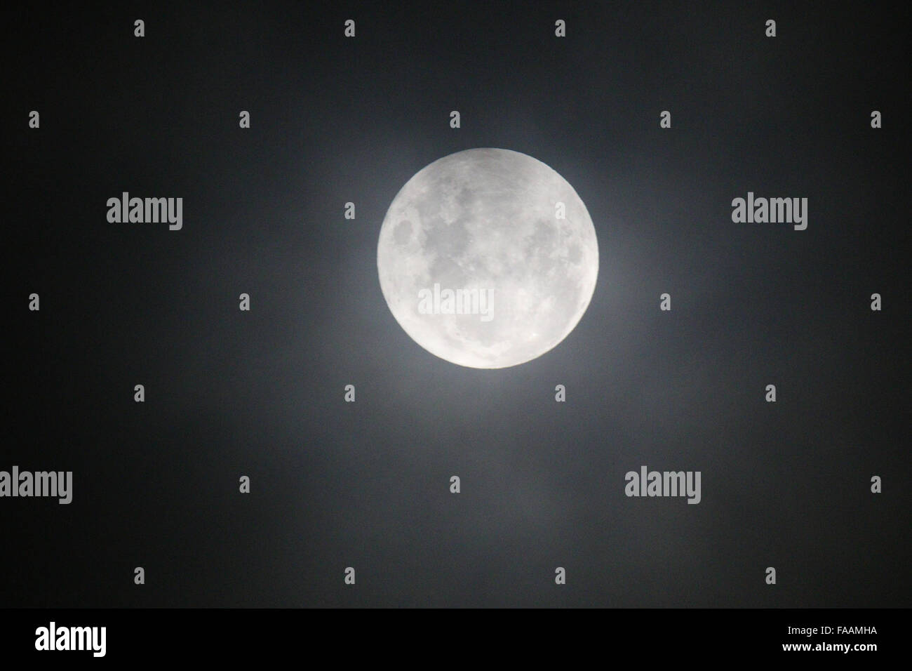 Sydney Australia 25 December 2015 The Full Moon Seen Over