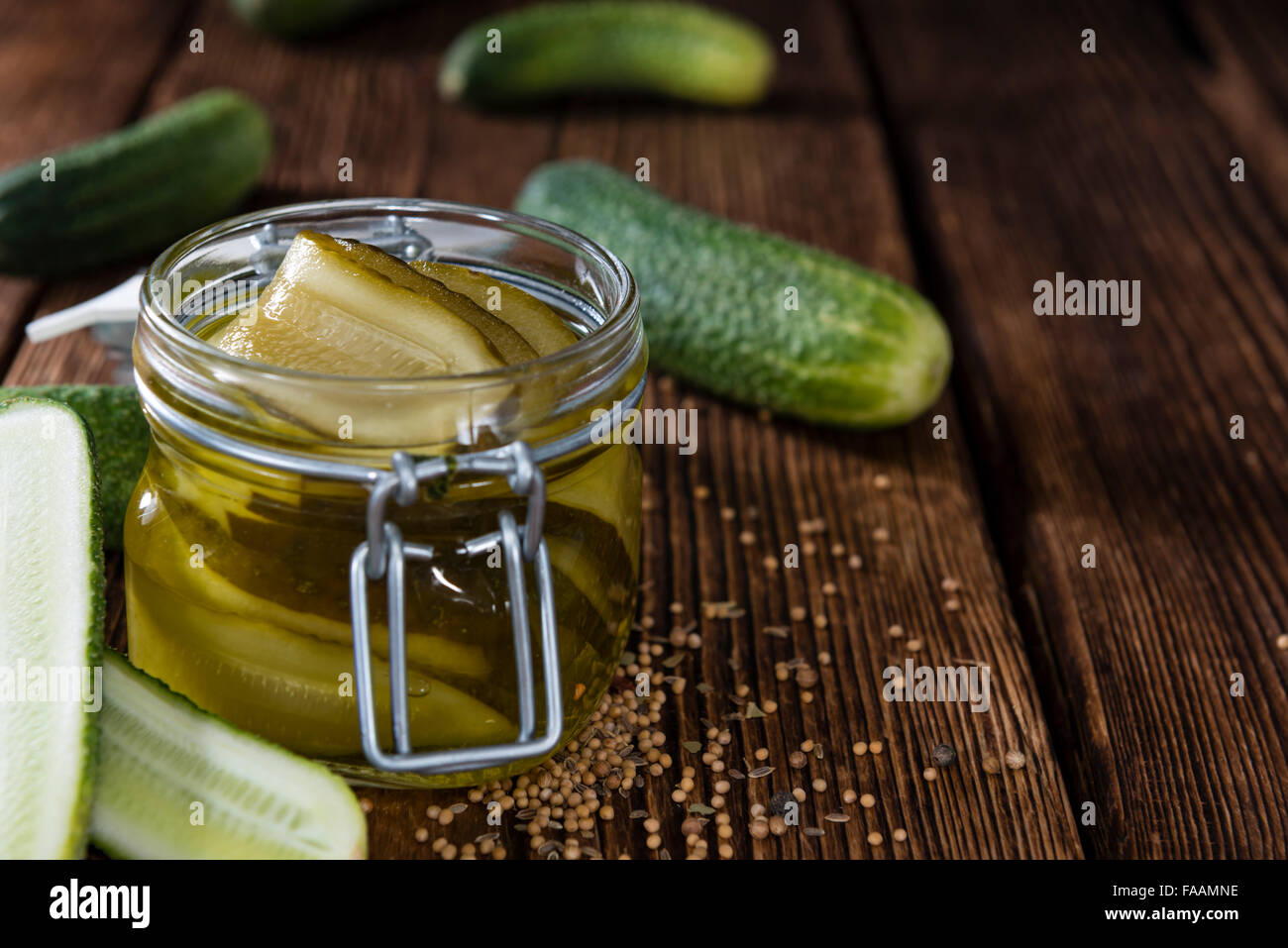 рассол полезные свойства. полезен ли рассол для организма. рассол полезные свойства. огуречный рассол. рассол.