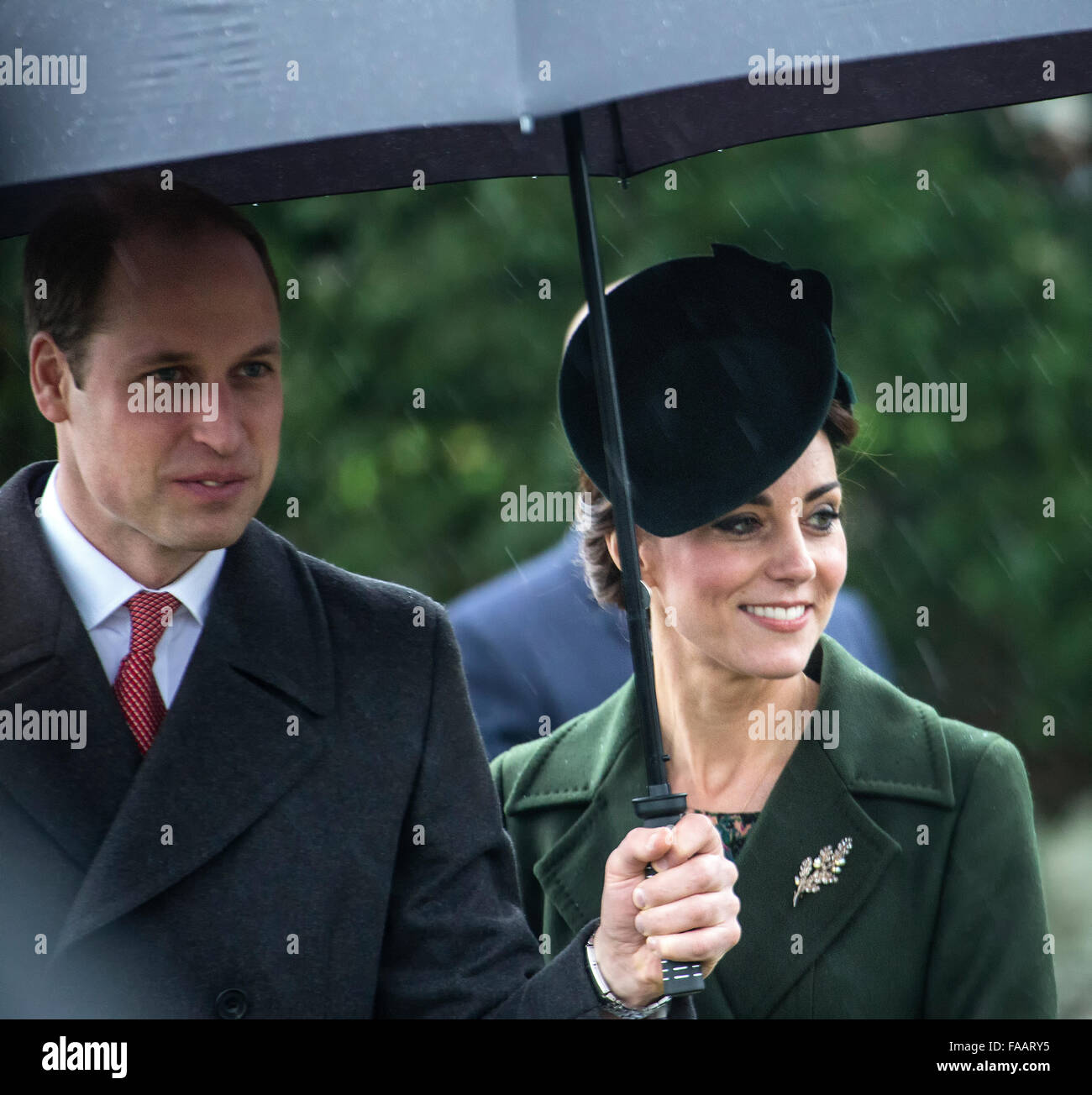 Sandringham, UK. 25th Dec, 2015.  The Royal Family attends the Christmas Service at St Mary Magdelene on the Sandringham Estate Credit:  Ian Ward/Alamy Live News Stock Photo