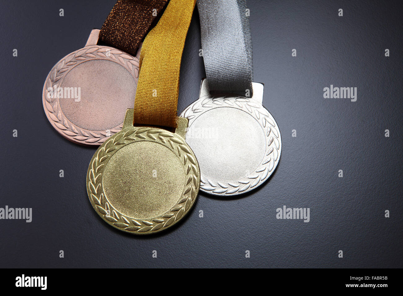 2 золотые 2 серебряные 2 бронзовые. Золото серебро бронза. Бронзовые медали АПЛ. Золото серебро бронза места. Gold Silver Bronze Medal.