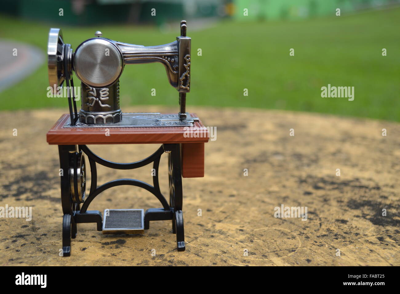 Antic Sewing Machine Shaped Watch With Valentine Day New Year 16 Message Stock Photo Alamy