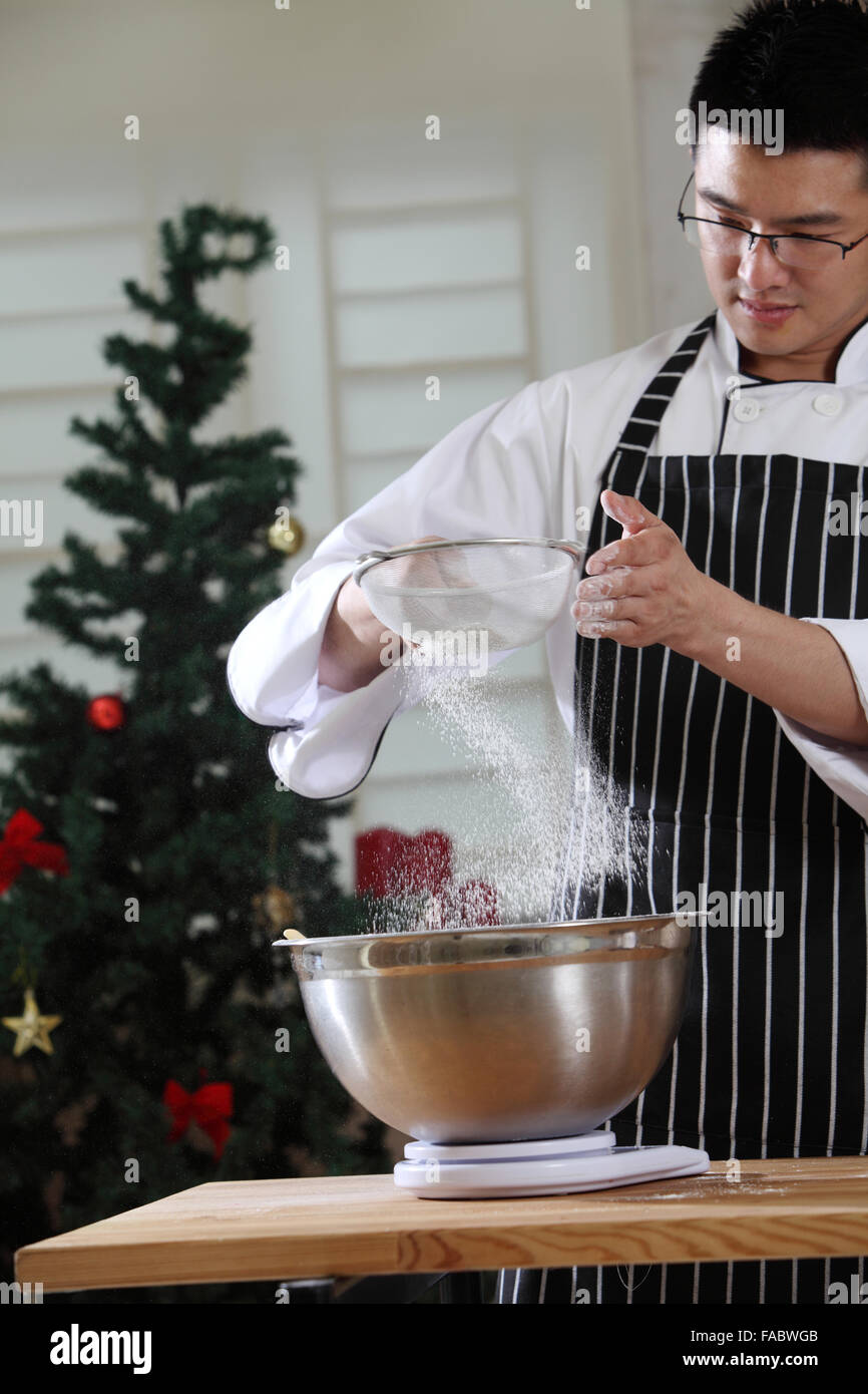 caster sugar sifting through a sieve for a baking Stock Photo Alamy