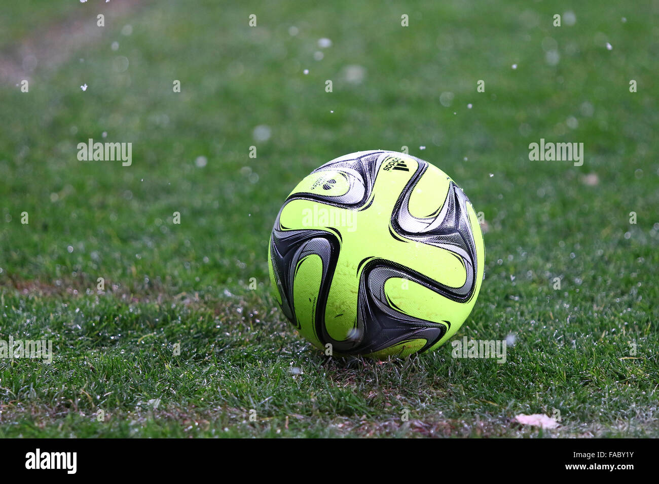 Premier league ball grass hi-res stock photography and images - Alamy