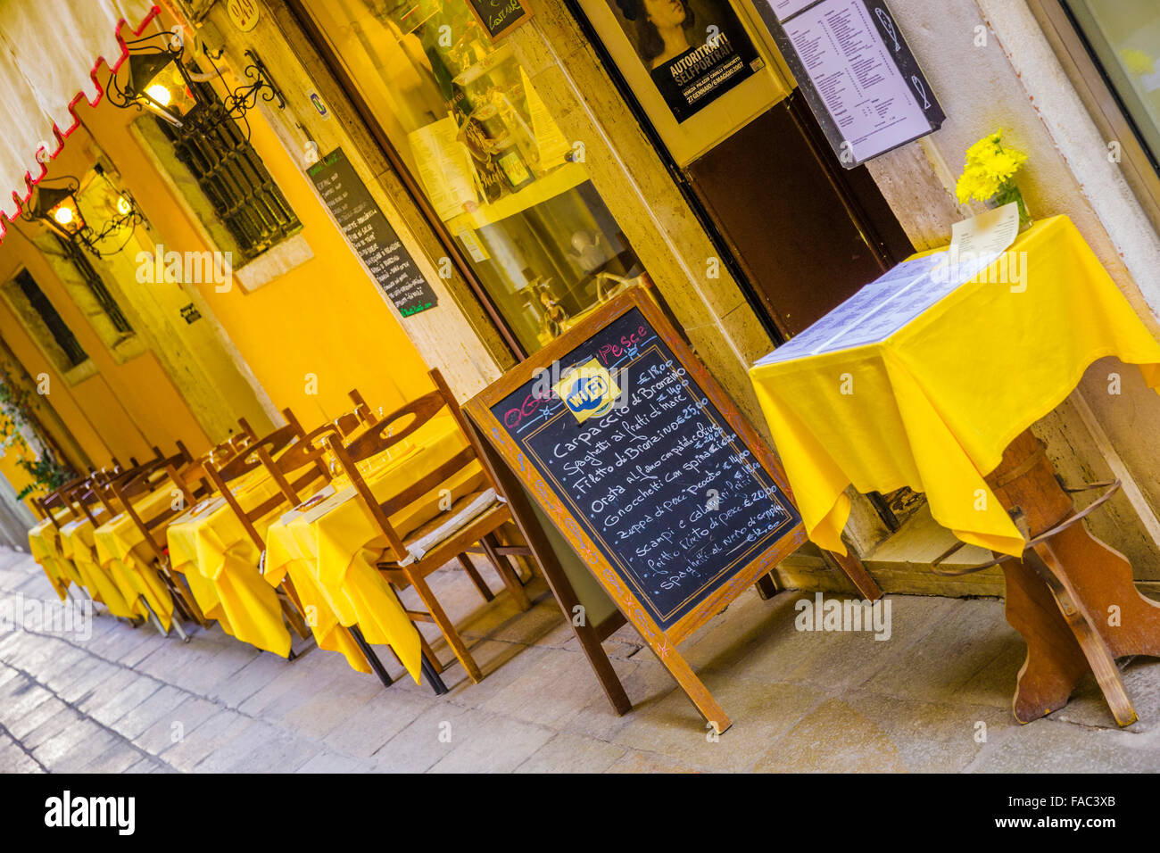 outdoor restaurant seating, Venice Stock Photo Alamy