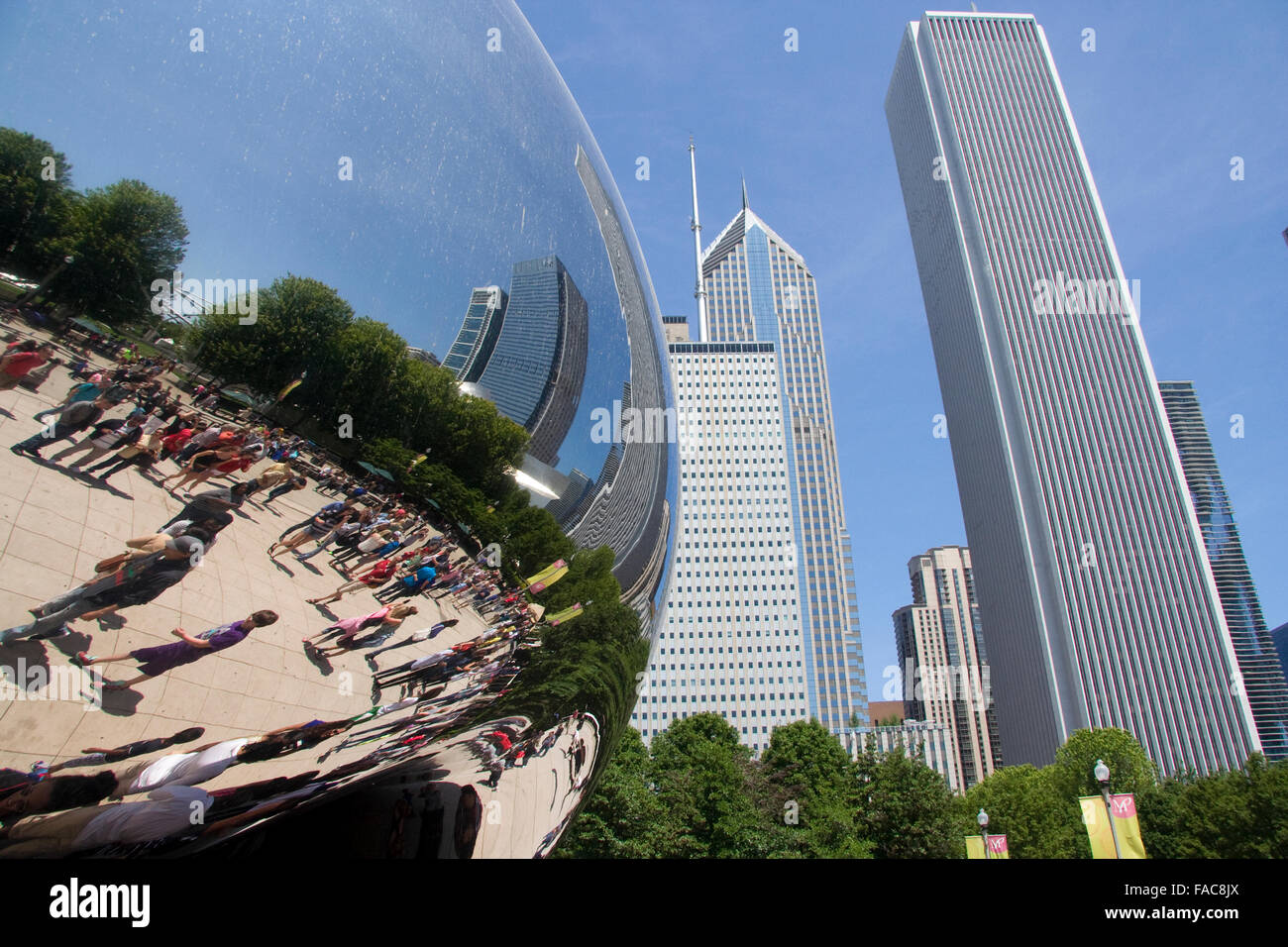 Giant bean Cloud Gate Millennium Park Chicago Stock Photo Alamy