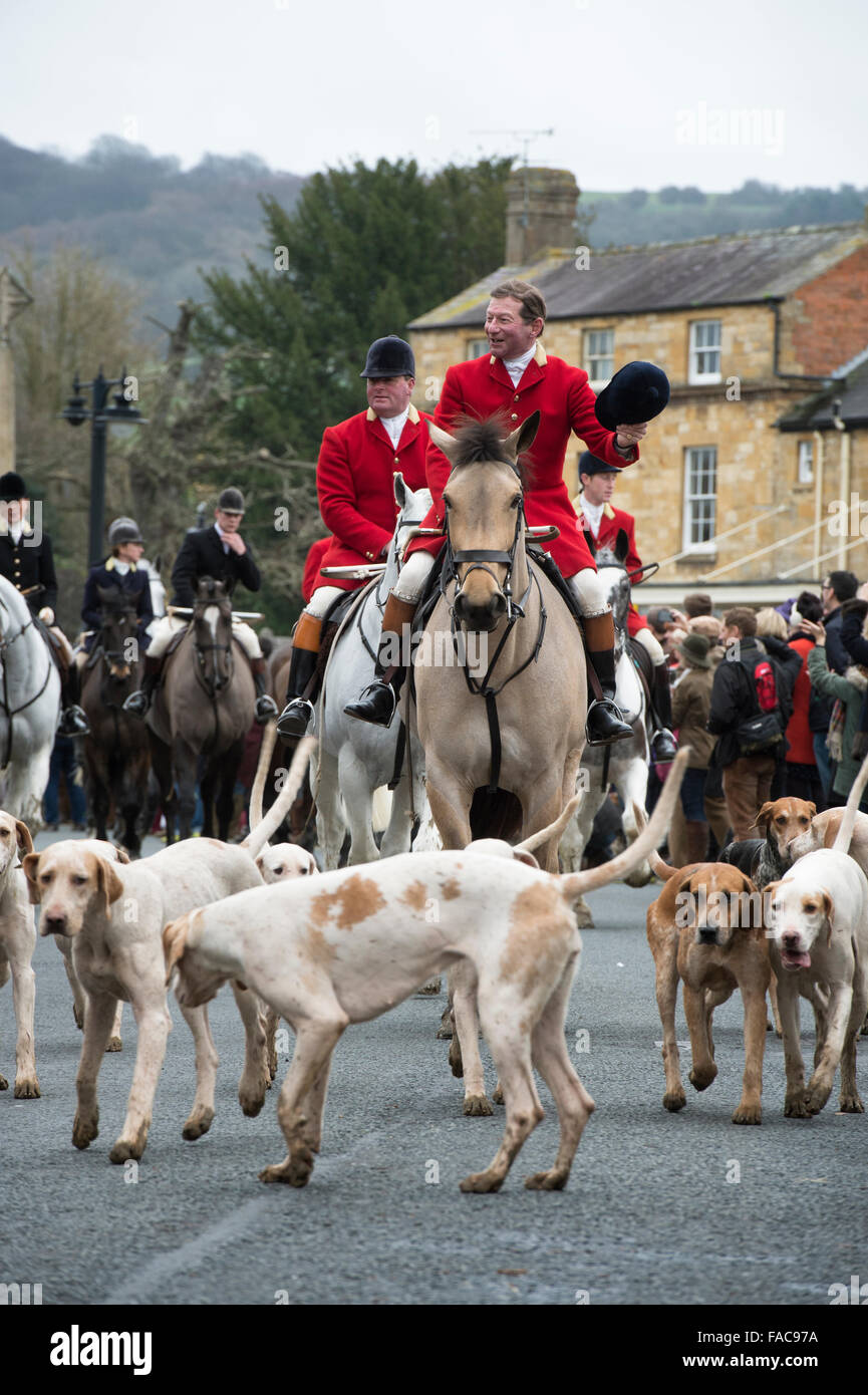 North Cotswold Hunt boxing day meet. Broadway, Worcestershire, England  Stock Photo - Alamy
