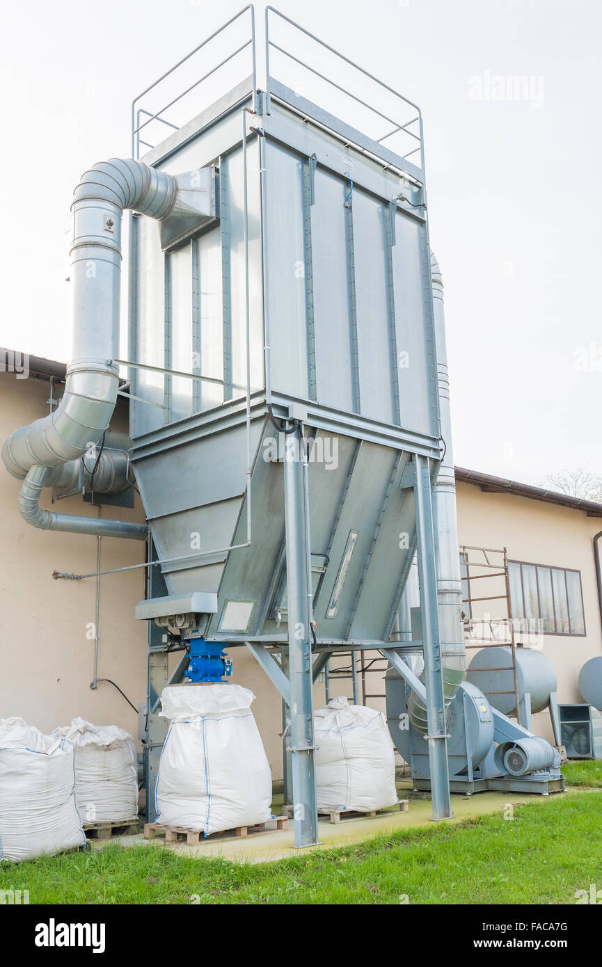 Industrial air filtration system with paint color waste recovery Stock
