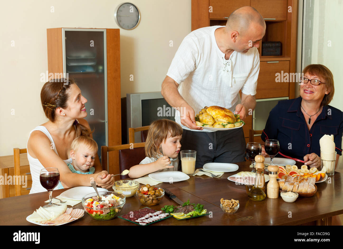 Family portrait around a table hi-res stock photography and images - Alamy