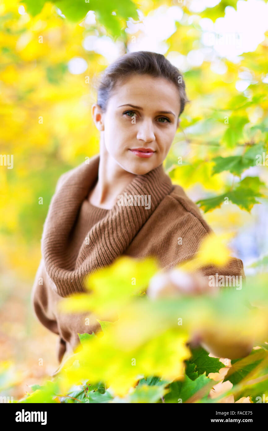 Portrait of beauty woman in autumn park Stock Photo - Alamy