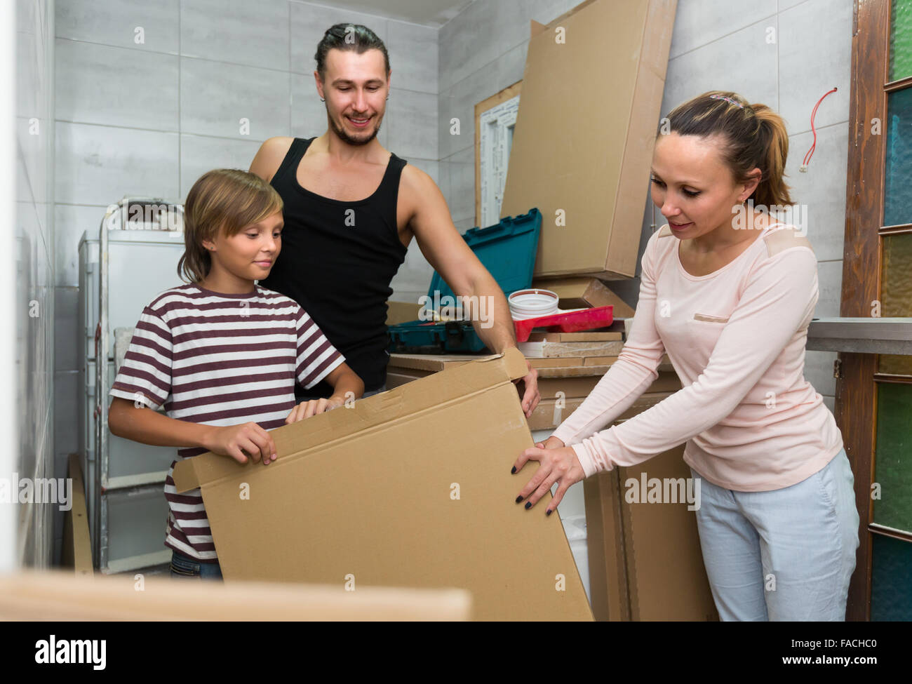 Family excited packing hi-res stock photography and images - Alamy