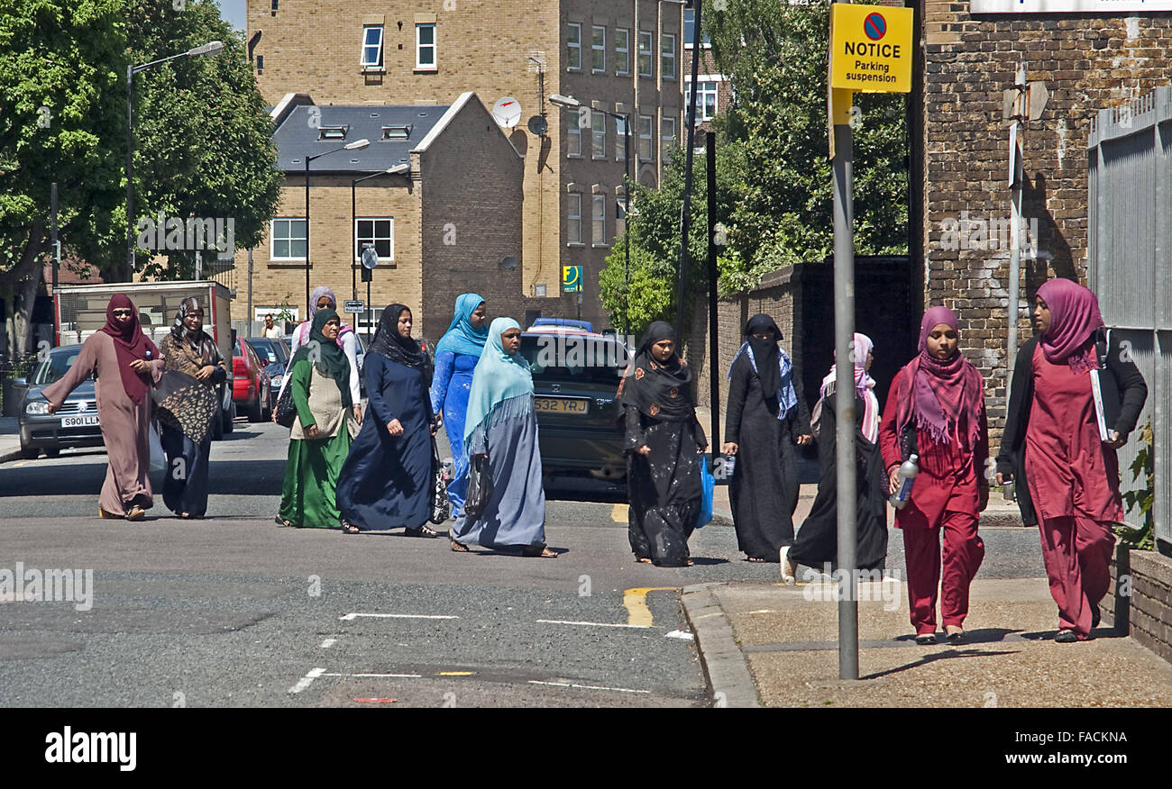 Bengali Pakistani Muslim women in East London Stock Photo