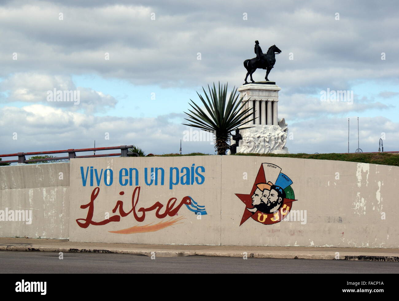 Graffiti on wall in front of monument in honour of General Maximo Gomez, Havana, Cuba Stock Photo