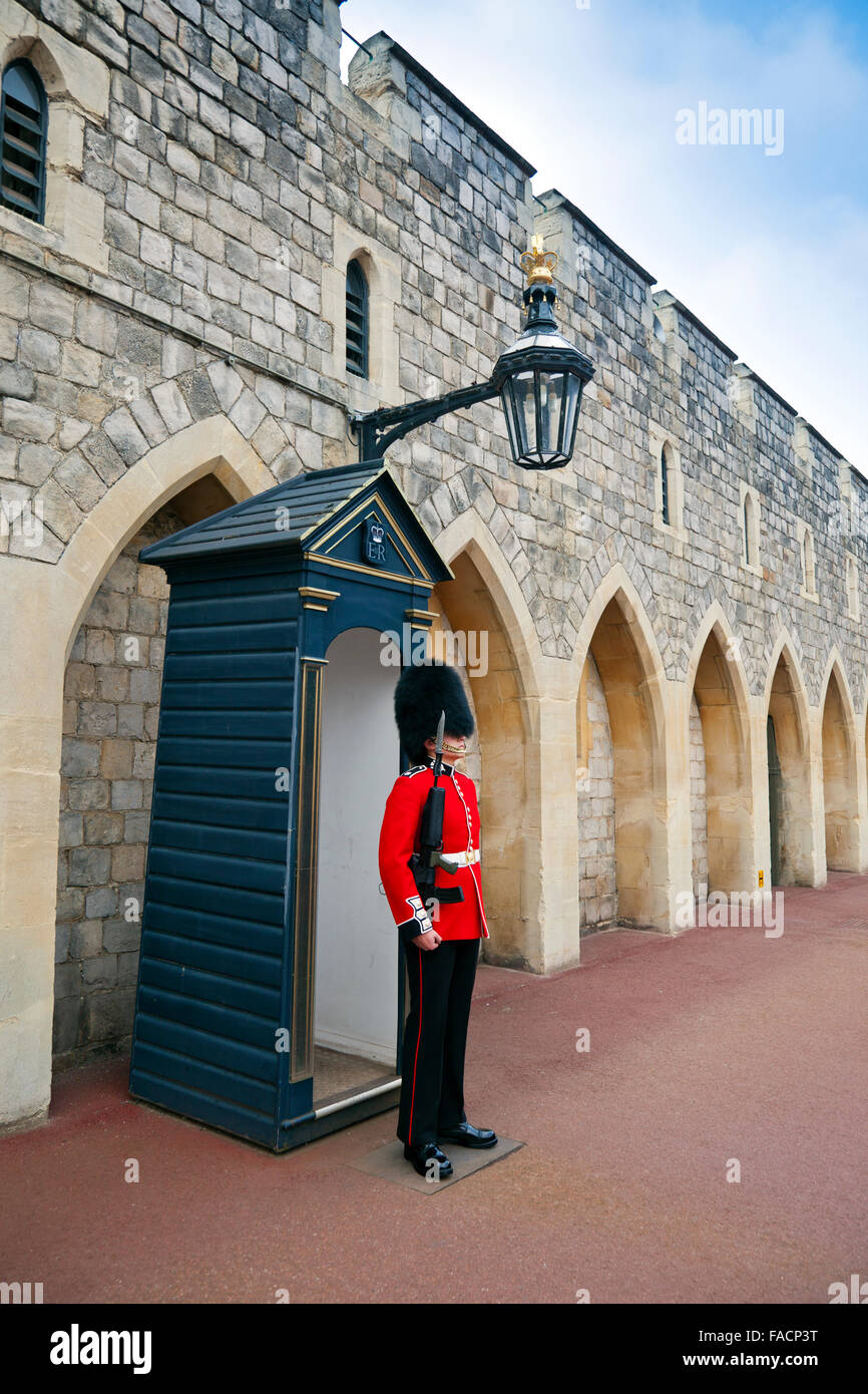 A Guard in ceremonial uniform outside his sentry box in the Lower Ward at Windsor Castle, Berkshire, England, UK Stock Photo