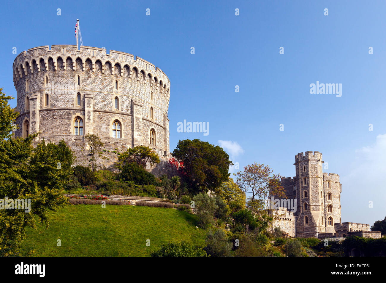 The Round (left) and King Edward III (right) Towers at Windsor Castle, Berkshire, England, UK Stock Photo
